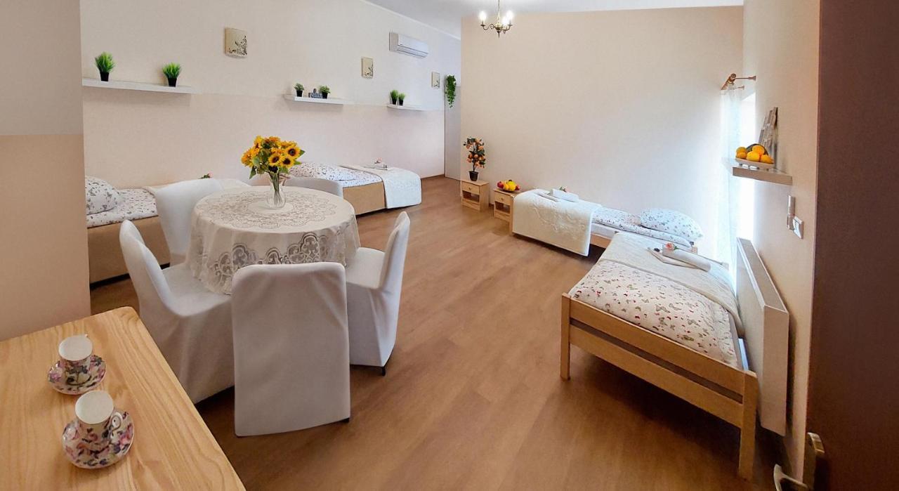 Apartamenty Gorki Male Tuszyn Ngoại thất bức ảnh
