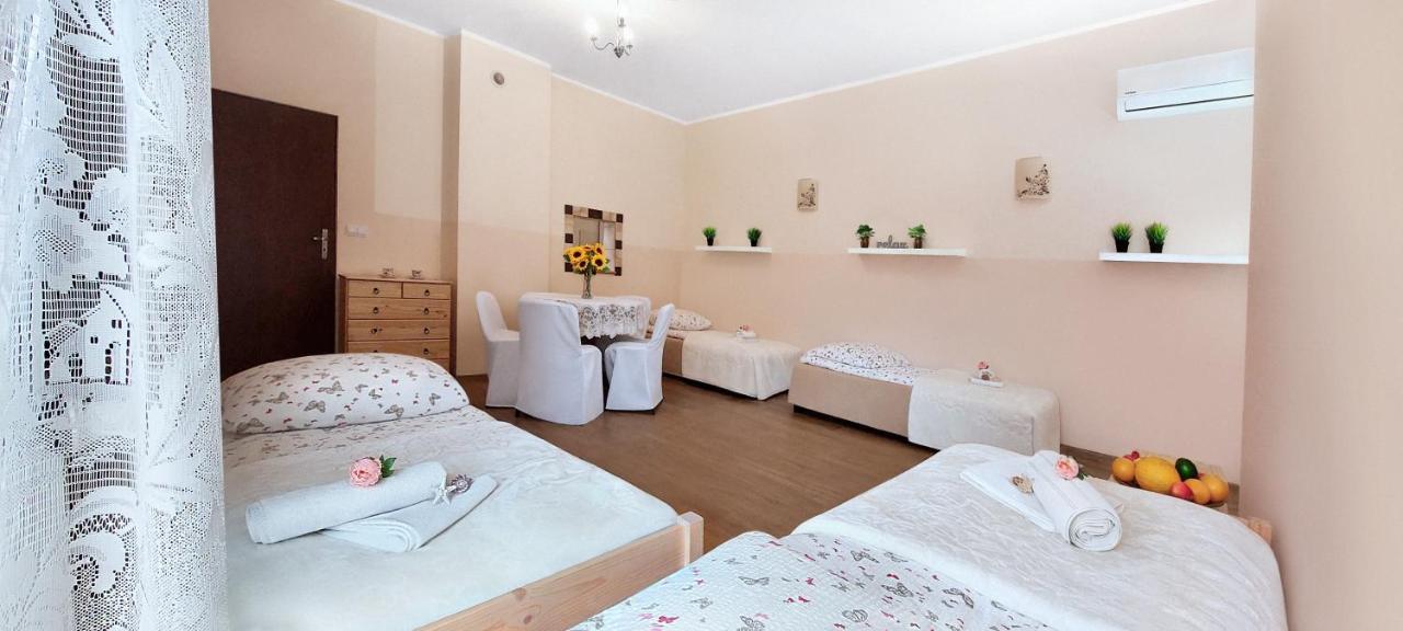 Apartamenty Gorki Male Tuszyn Ngoại thất bức ảnh