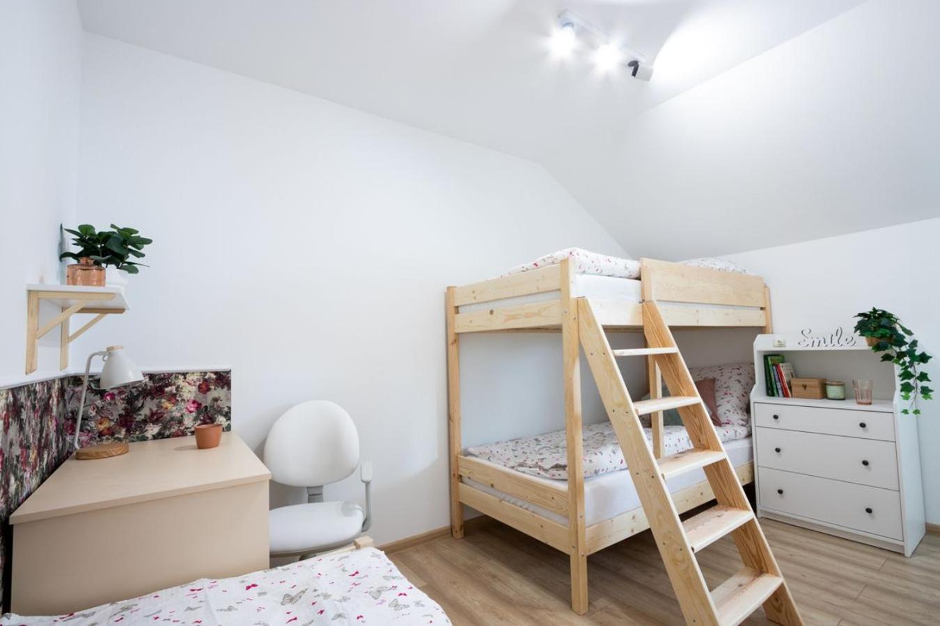 Apartamenty Gorki Male Tuszyn Ngoại thất bức ảnh