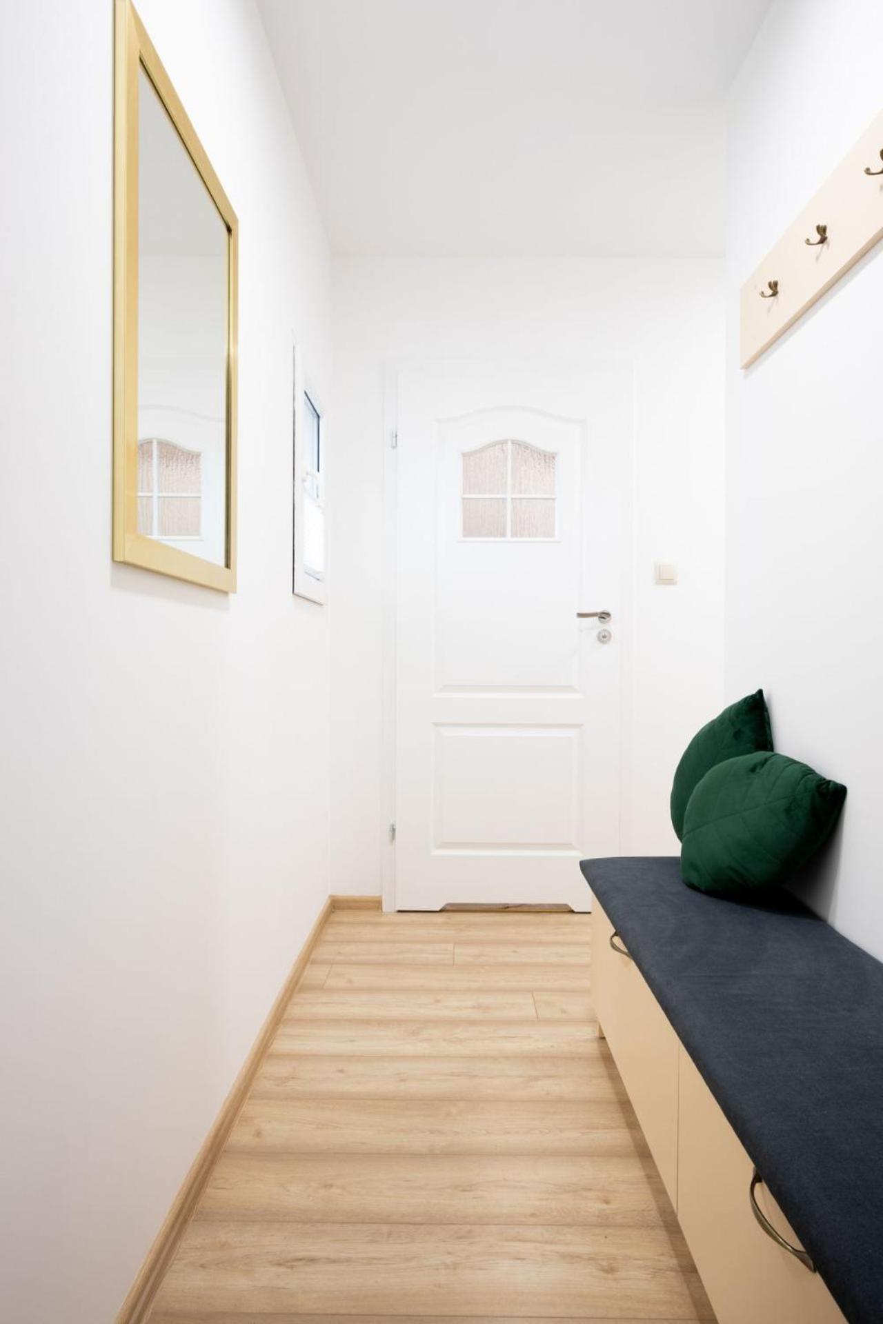 Apartamenty Gorki Male Tuszyn Ngoại thất bức ảnh