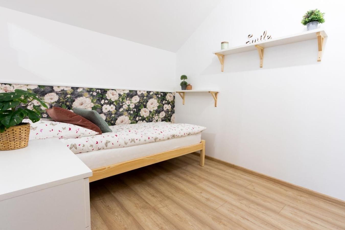 Apartamenty Gorki Male Tuszyn Ngoại thất bức ảnh